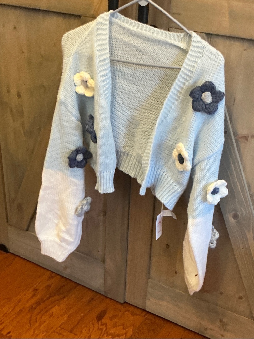 Source Unknown Light Blue & White Cropped Floral Appliqué Cardigan